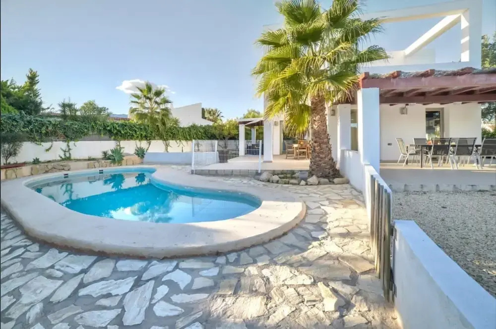 Villa - 5 Bedrooms with Pool and WiFi - 104980