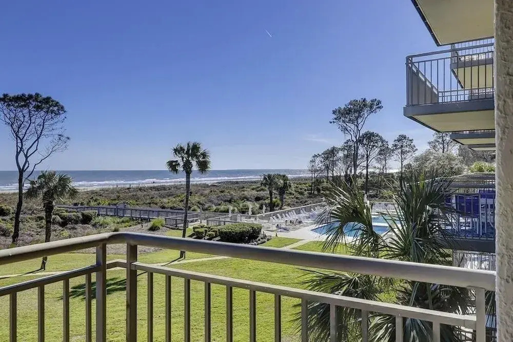Oceanfront Condo, Steps to the Sand 4 Bedrooms 3 Bathrooms Condo