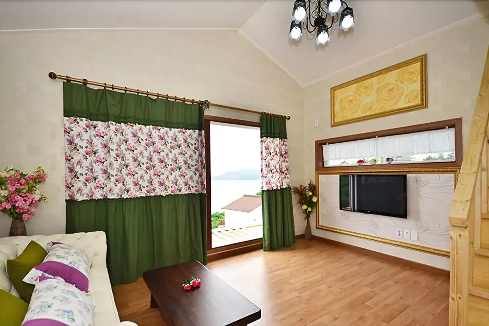 Yeosu Rainbow Pension