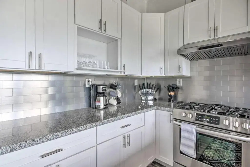 Rustic 4-Story Rooftop Spectacular Downtown View