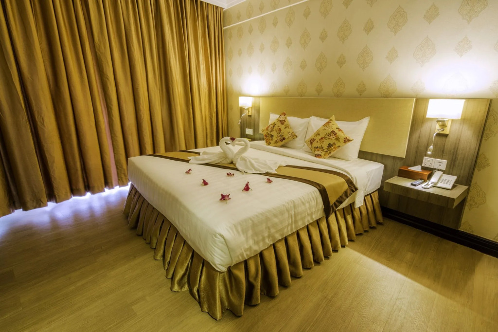 Paradise Hotel