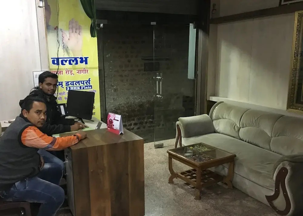 Hotel Raj International