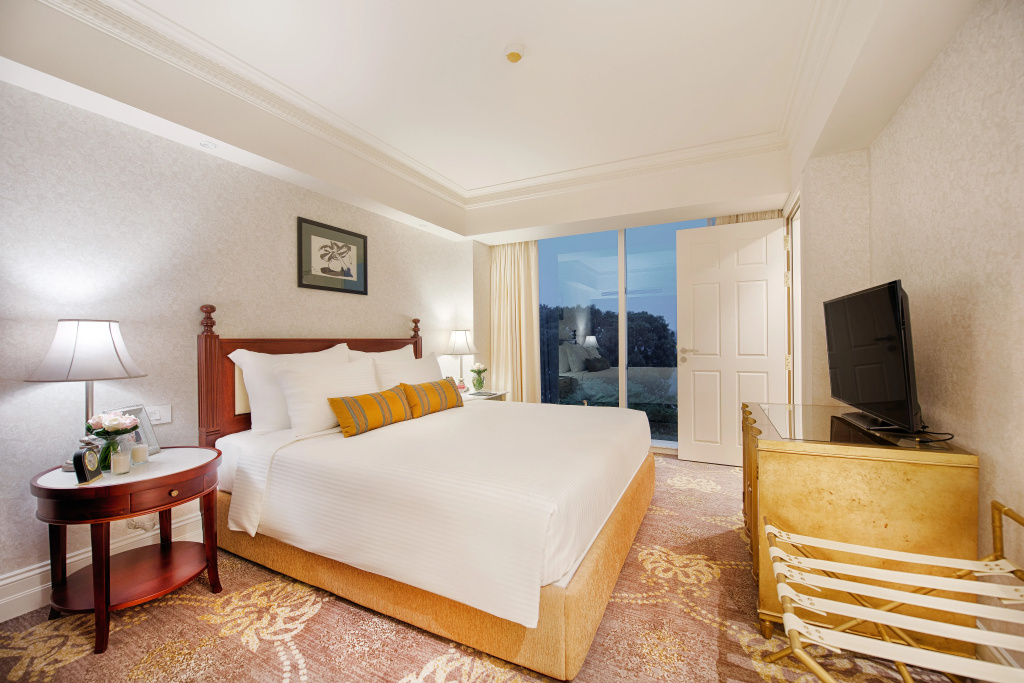 Apricot Hotel