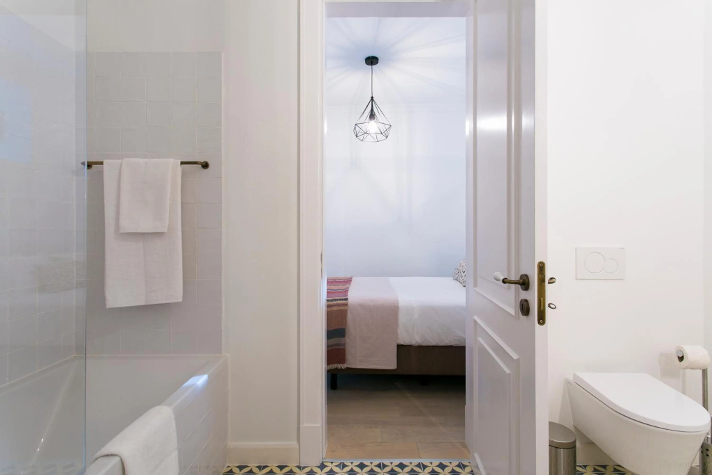 JOIVY Stunning 2BR Apt w/garden, by the Avenida subway & Botanical Garden of Lisbon