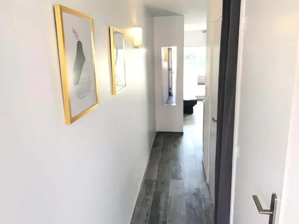 Appartement 2 pieces, renove, 2 piscines+tennis, mer, climatisation