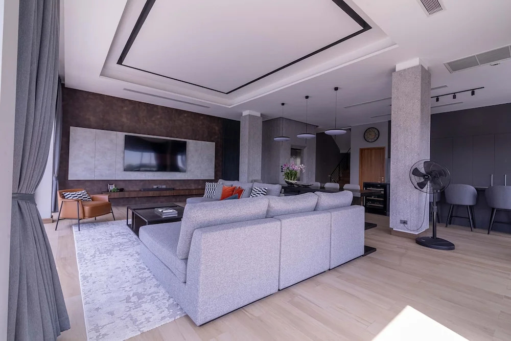 big legend 5 floors of luxury villa