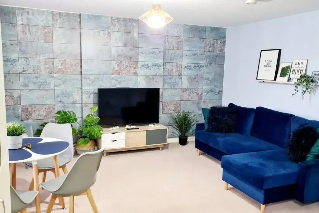 Stylish 2 bedroom Apartment / FREE Gated Parking