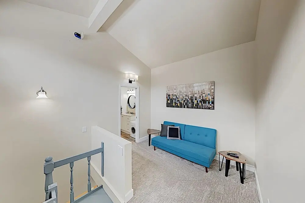 New Listing! Sparkling 4 Min. From Lifts 3 Bedroom Condo