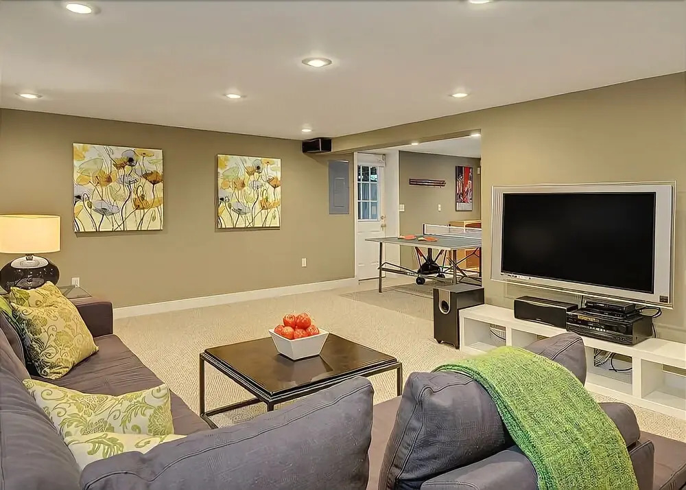 Ravenna Farm House - Four Bedroom Home with Fireplace
