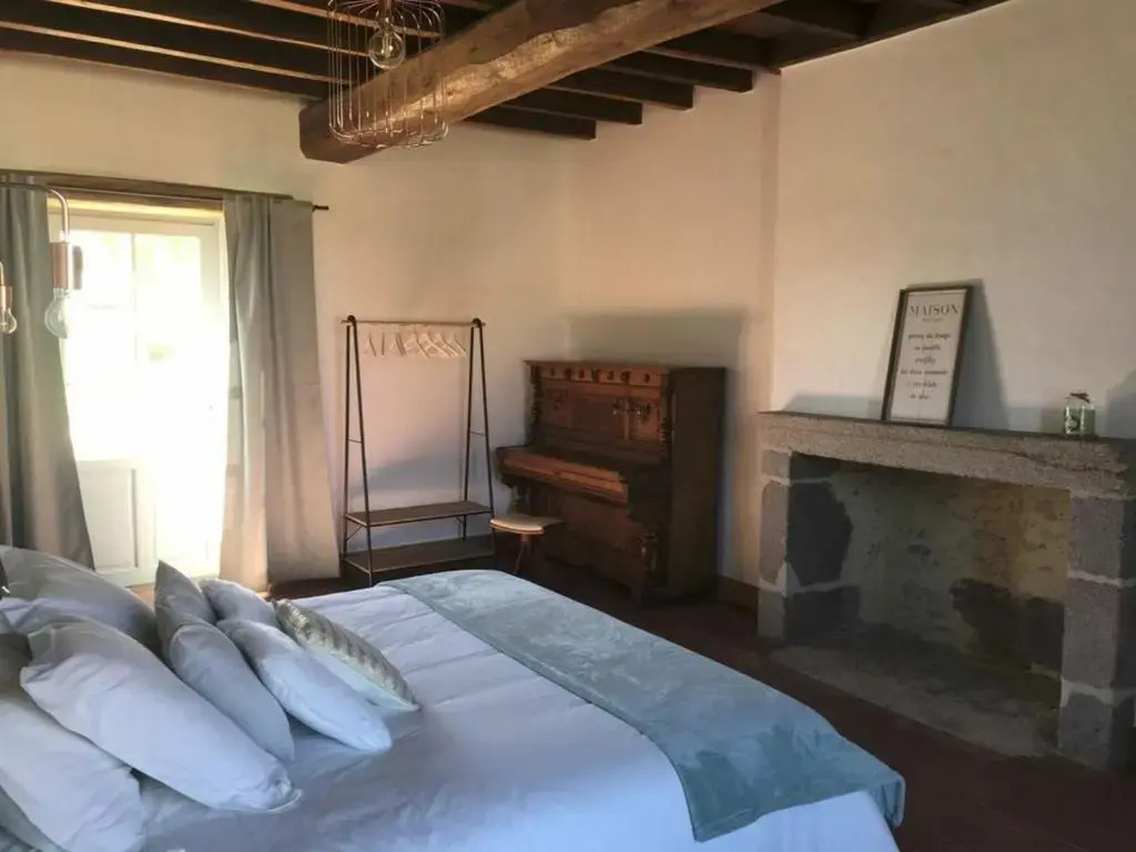 Gîte de Charme 18ème Siècle avec Piscine et WiFi - Jusquà 10 Pers. - FR-1-426-406