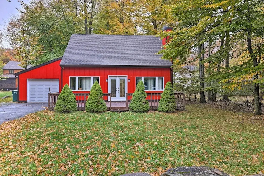 15 Mi to Skiing: Charming Tobyhanna Cottage!