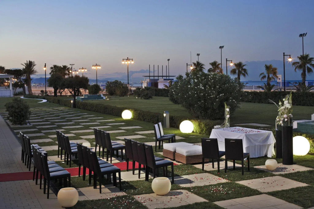 Las Arenas Balneario Resort