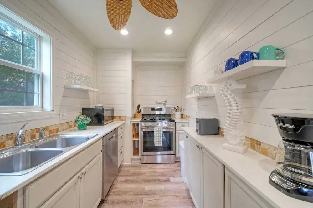 Golf Cart Zone, Walk or Ride to Beach Patio + BBQ Salty Sunshine #A