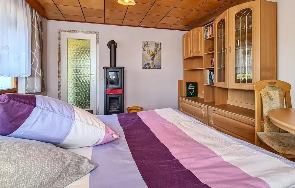 1 Bedroom Nice Home In Adorfot Leubetha