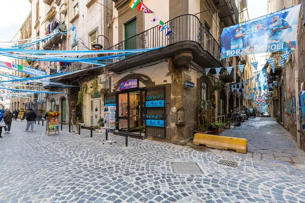 Napoli Street Art Rooms by Wonderful Italy