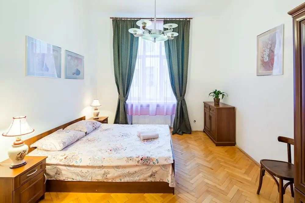 Three rooms on Hnatyuka 3