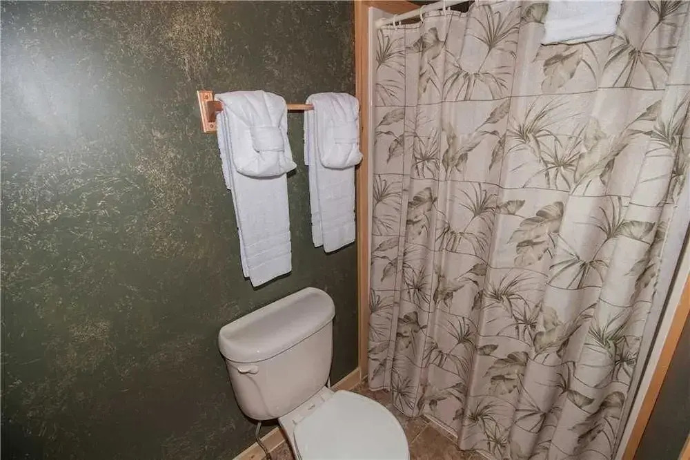 Chubby and Cubbys Den - Three Bedroom Cabin