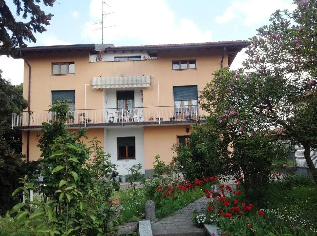 B&B Caslett
