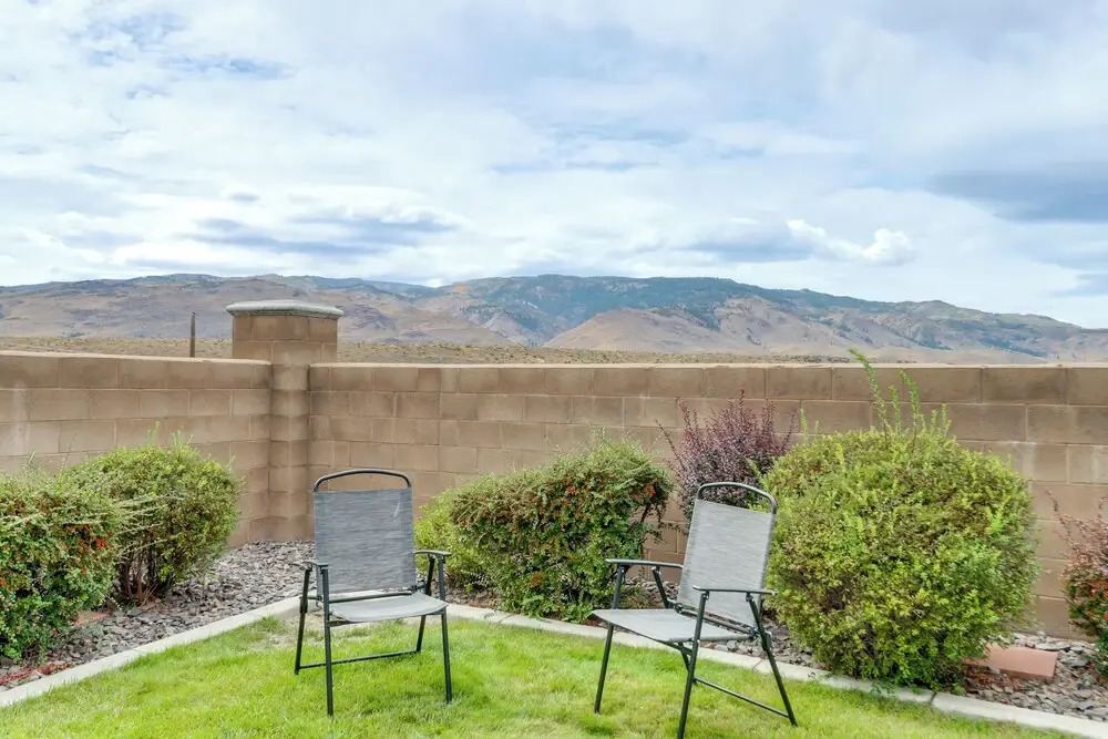 6 Mi to Dtwn Reno: Mtn-view Retreat w/ Fireplace!