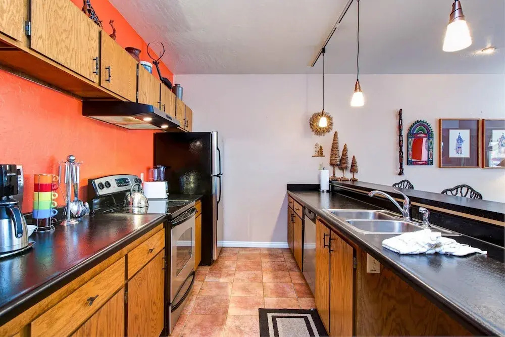 3BR 2BA Cozy Park City Condo by RedAwning