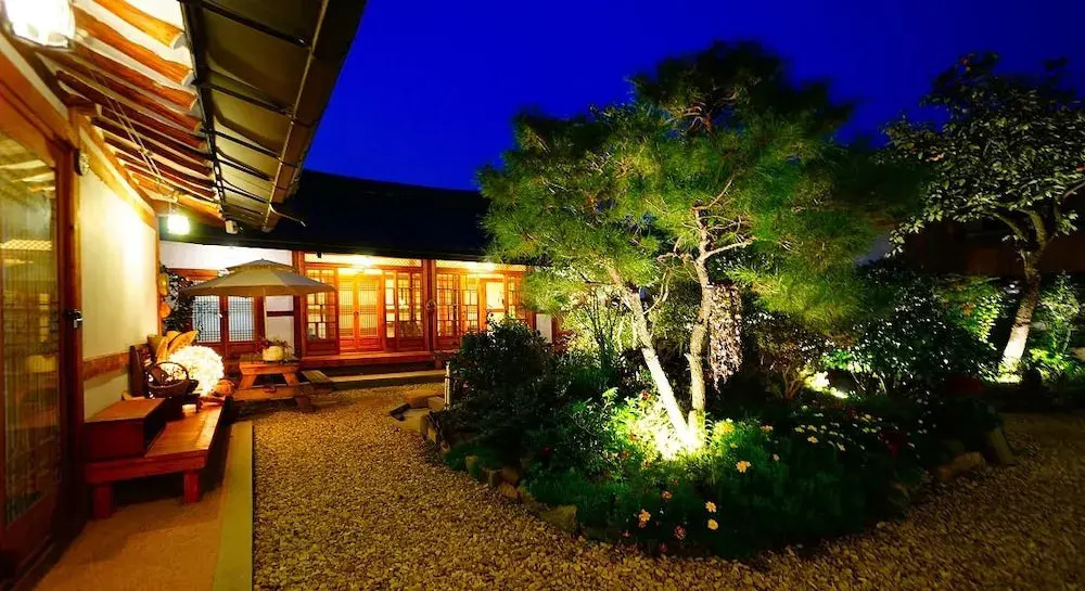 Jeonju Hanok Village Beautiful Garden House