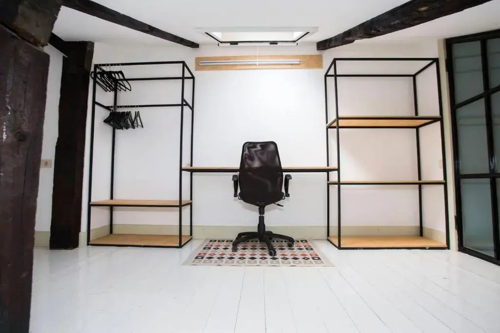 2BR Mezzanine style apartment w Patio