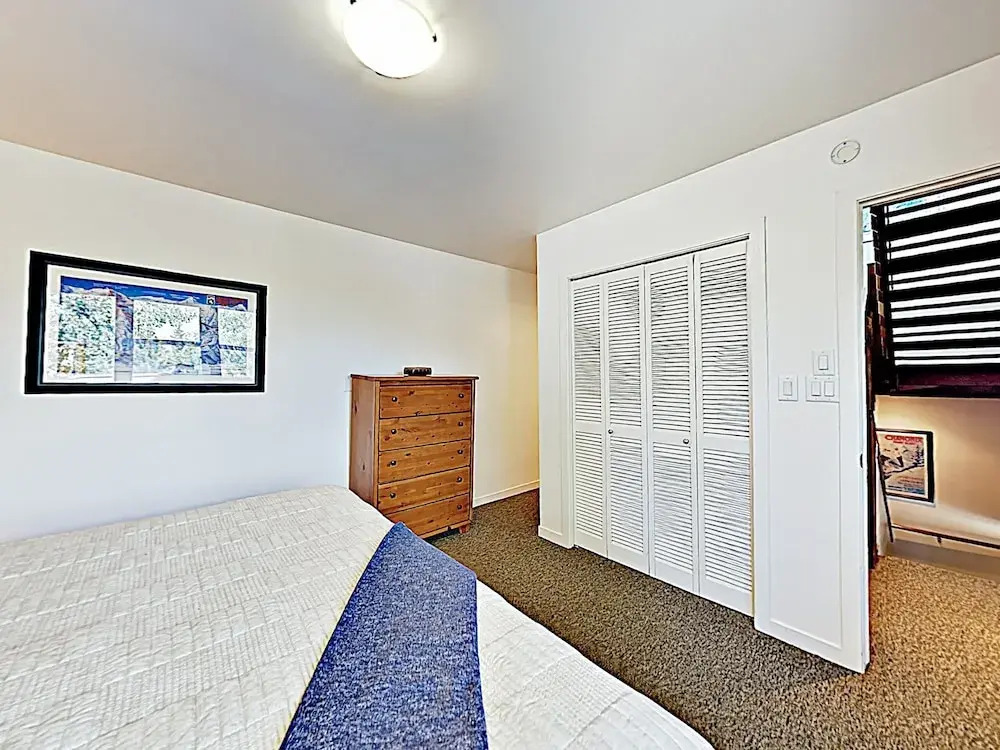 New Listing! Ski Basecamp W/ Hot Tub, Walk To Lift 3 Bedroom Townhouse