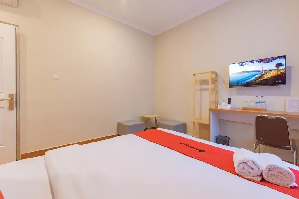 RedDoorz Plus @ Bagusrangin Street 2