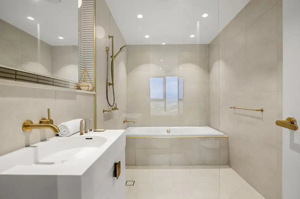 High-rise 3-bed Apartment With Premium Amenities