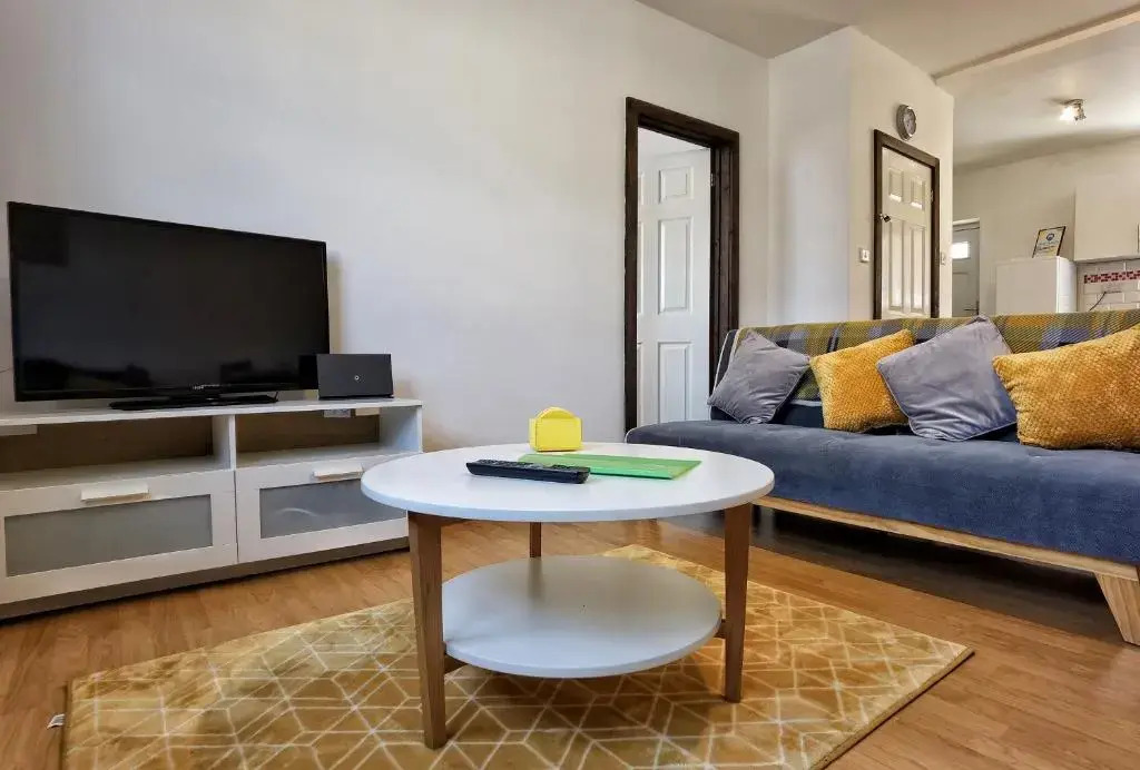 Flat 3 Lovely spacious apartment available for guests Parking wifi