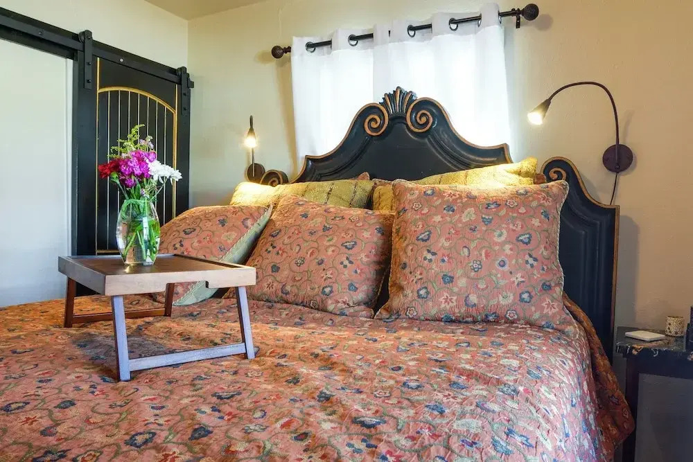 Cozy Adobe Casita: 1 Mile to Santa Fe Plaza!