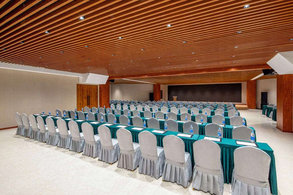 Days Hotel by Wyndham Jinghong Downtown