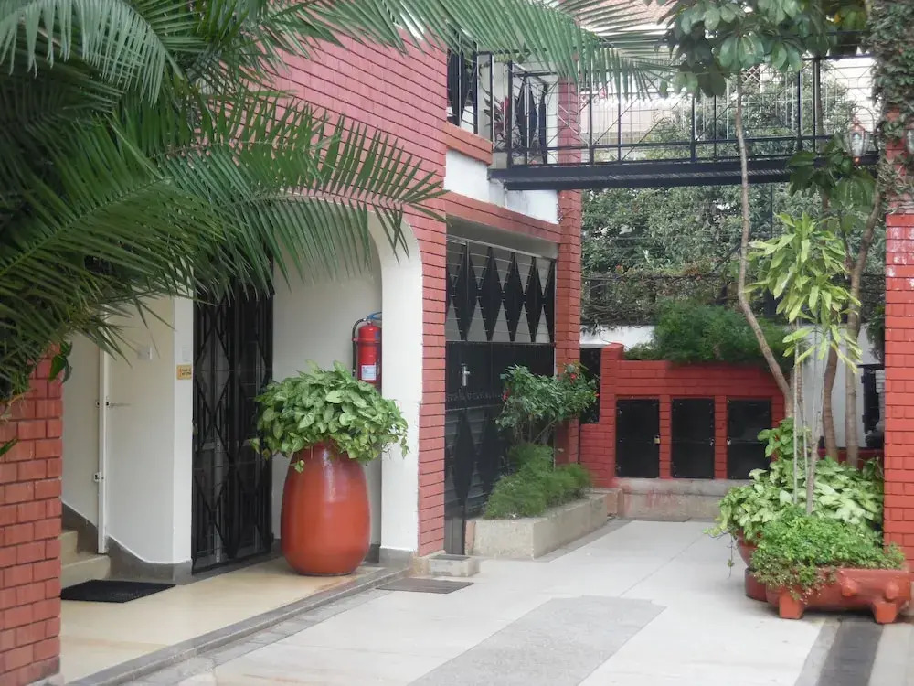 Samra Court