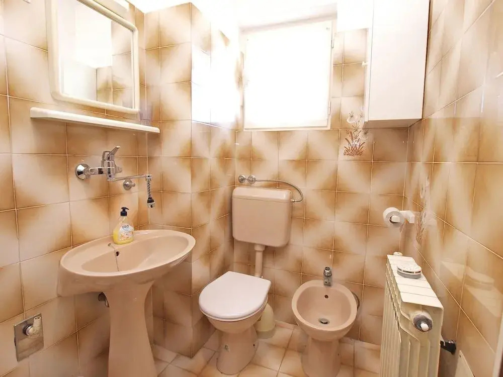 Apartment 757