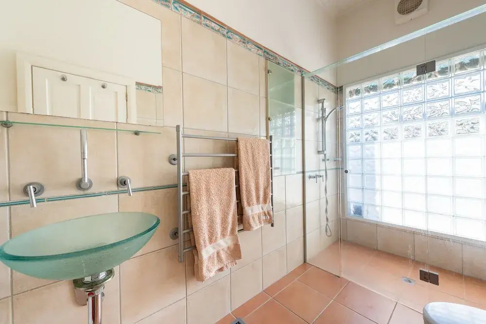 Gorgeous family retreat next to the CBD