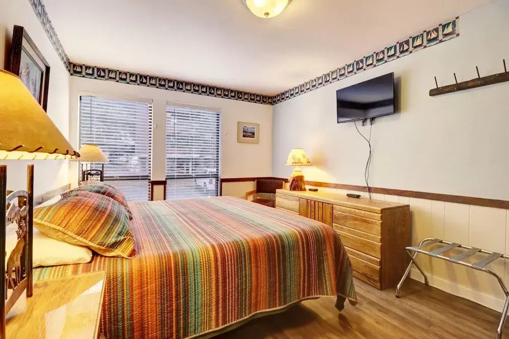 A106 Lake Cliffe 2 Bedroom Condo