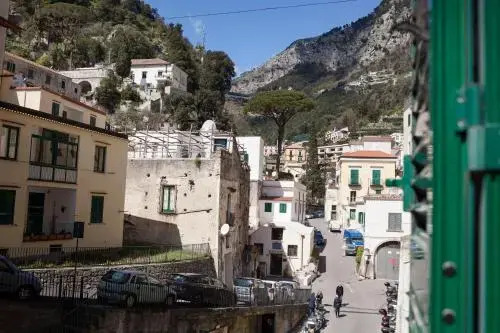 Donna Sara - Cozy Flat In A Charming Amalfi Court