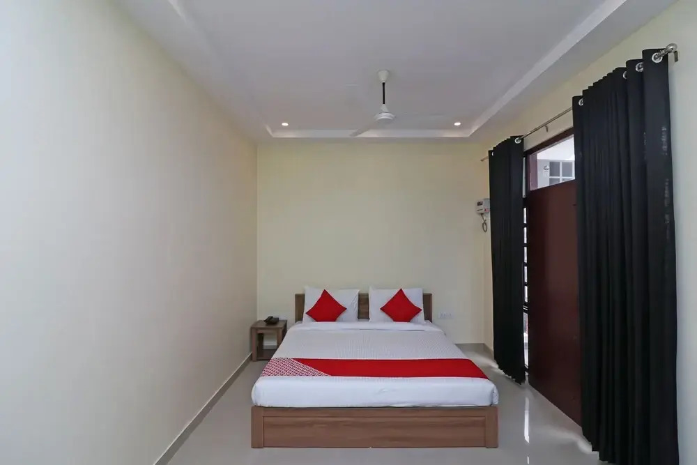 OYO Flagship 27925 Kotra House Gomtinagar