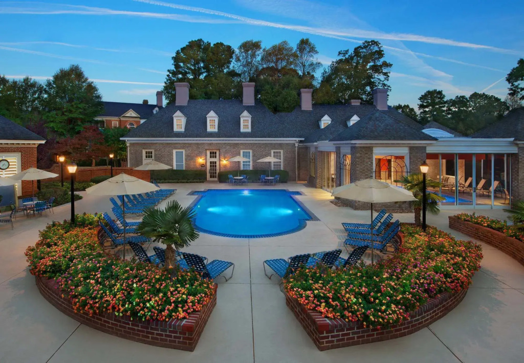 Marriotts Manor Club at Fords Colony