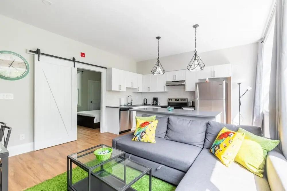 Stylish 2Br Apartment in the Heart of Hamilton 2