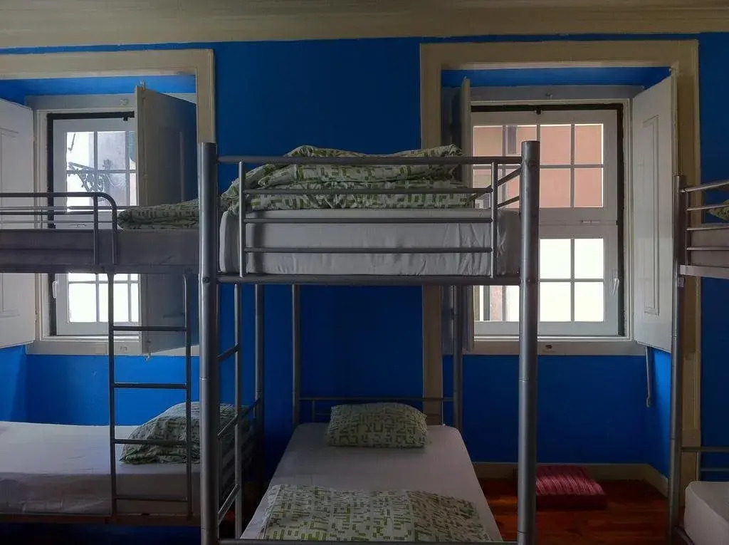 Alface Hall Hostel & Bar