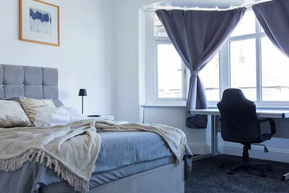 Cozy 3 Bedroom Home in Leeds, Perfect for Families and Groups