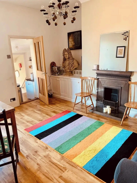 Bright 2-bed Apartment With Office in Newcastle