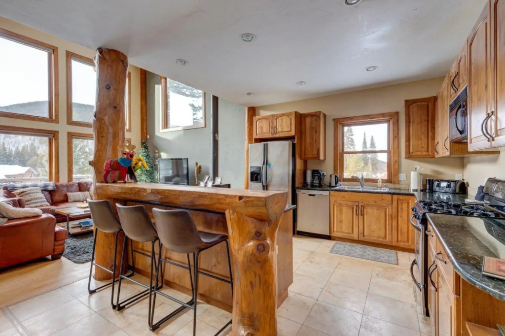 400 Whispering Pines