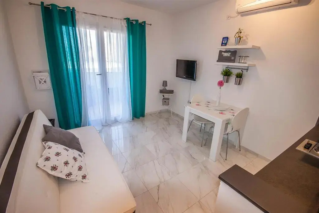 Apartment Green
