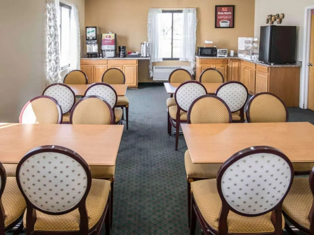 Econo Lodge Shorewood