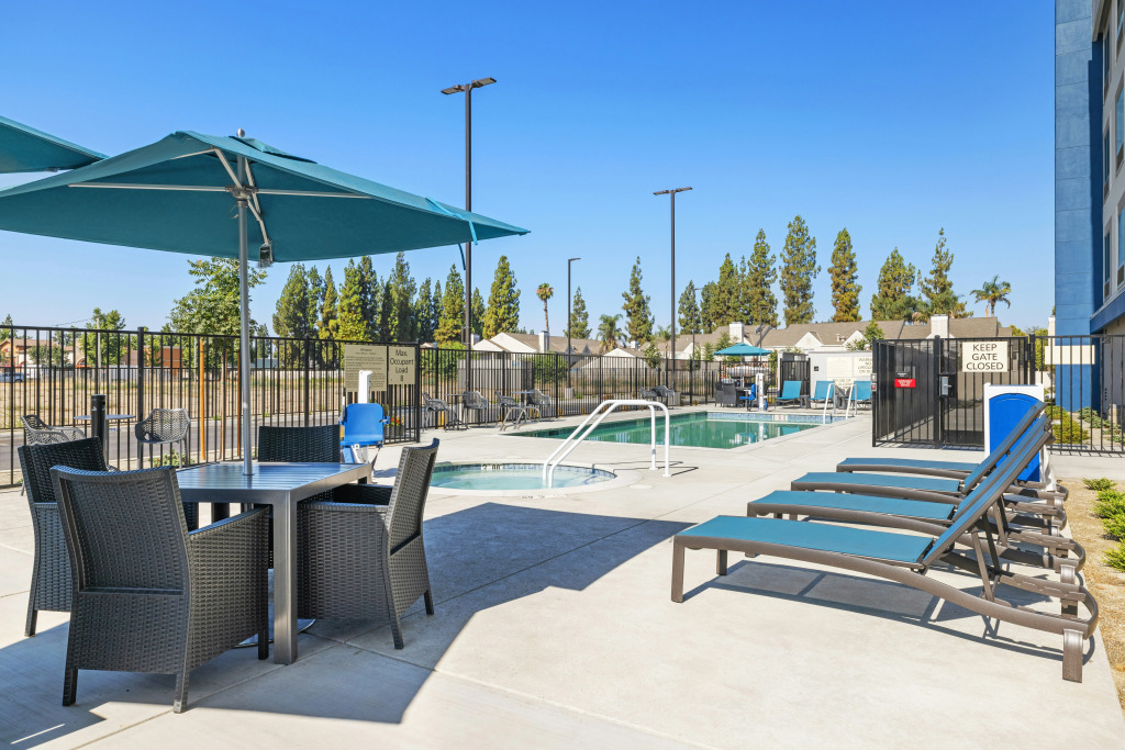 Hampton Inn & Suites Bakersfield Central