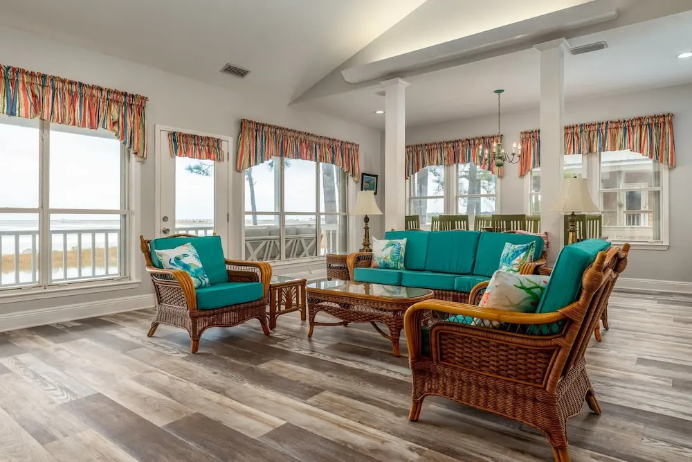 Screamin' Peace 1614 Cadillac 3 Bedroom Home by RedAwning