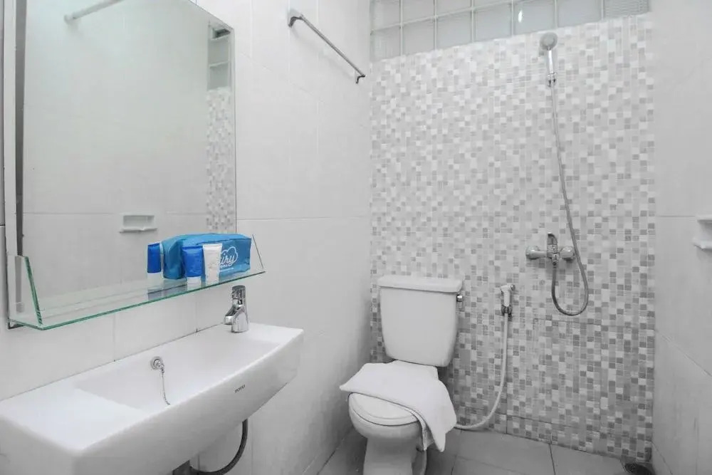 Airy Bandara Ahmad Yani Arteri Utara D4 Semarang
