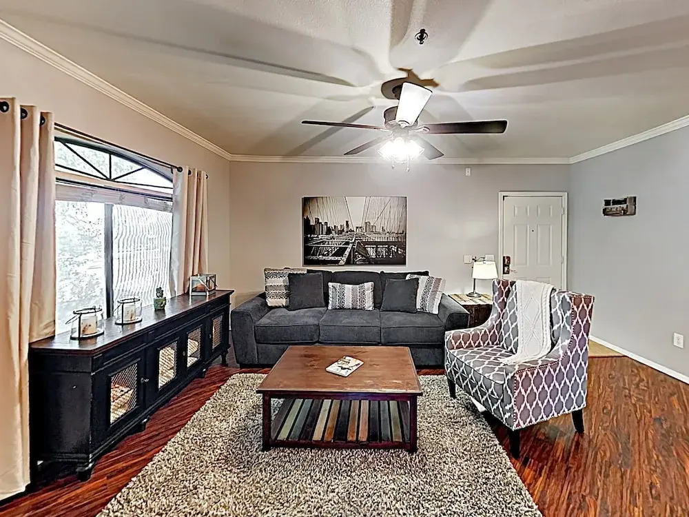 15095 Scottsdale - 2 Br Condo